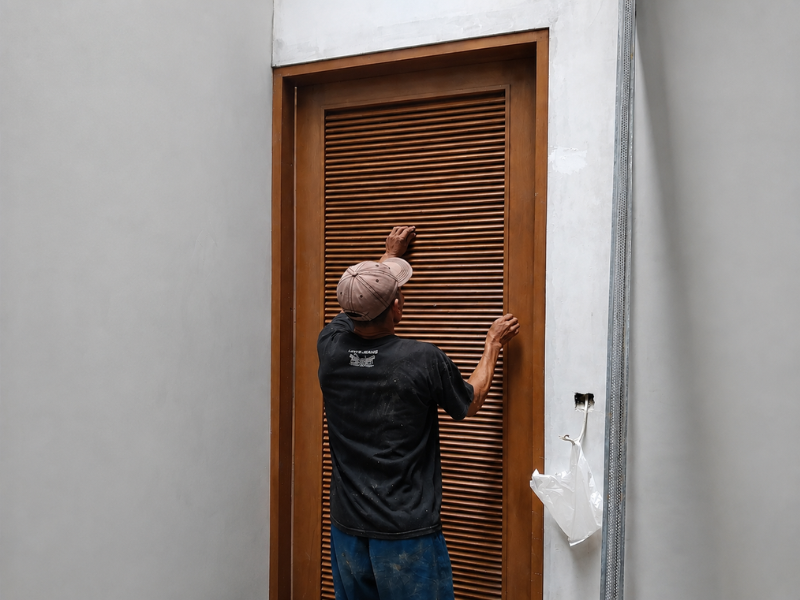 pemasangan pintu kayu solid jakarta